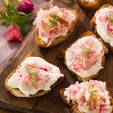 Toast met geitenkaas of forel uit de Paaskrat