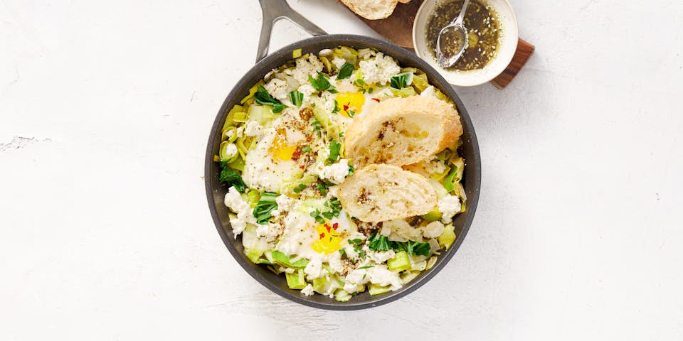 2024 13 WB VEGA groene shakshuka feta ei snijbiet landbrood 10814