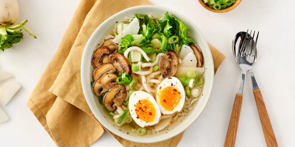 Ramen met champignons, paksoi, rettich en een eitje | Recepten uit onze maaltijdboxen