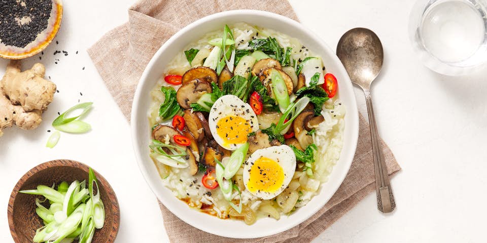 2025 01 VEGASNEL congee rijstsoep ei kastanjechampignon paksoi lente ui rodepeper 17483