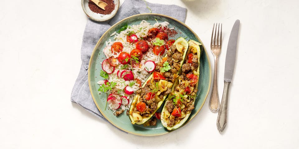 2025 23 WB courgettebootjes zaatargehakt tomaten rijstsalade kervel 20824