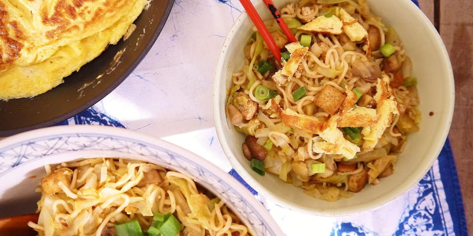 1197 Noedels Met Groenten Tofu Ei En Sambal Van Hottie Sambal