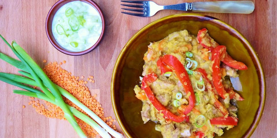 1255 Gekruide Kip Met Rode Linzen Paprika En Komkommer Raita