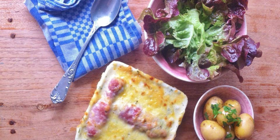 1519 Hamprei Rolletjes Uit De Oven Met Krieltjes En Een Groene Salade