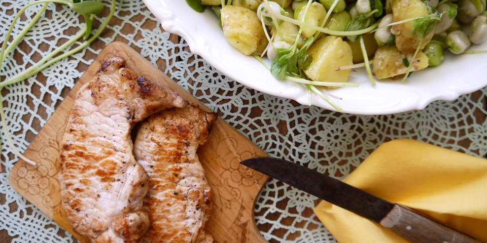 1652 Varkensfiletlapje Met Aardappel Tuinbonen Salade