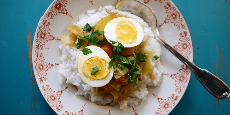 1918 Curry Van Spitskool Aardappels En Ei Met Koriander