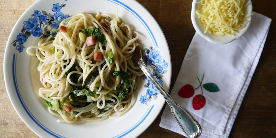 1932 Spaghetti Carbonara Met Andijvie En Vegetarische Speckjes