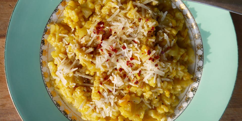 2151 Risotto Van Calasparra Rijst Met Pompoen Venkel Chilivlokjes En Parmezaanse Kaas