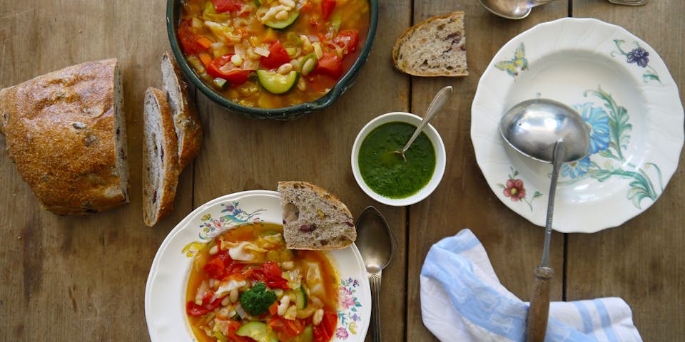 2338 Soup Au Pistou Met Pecorino En Olijfciabatta