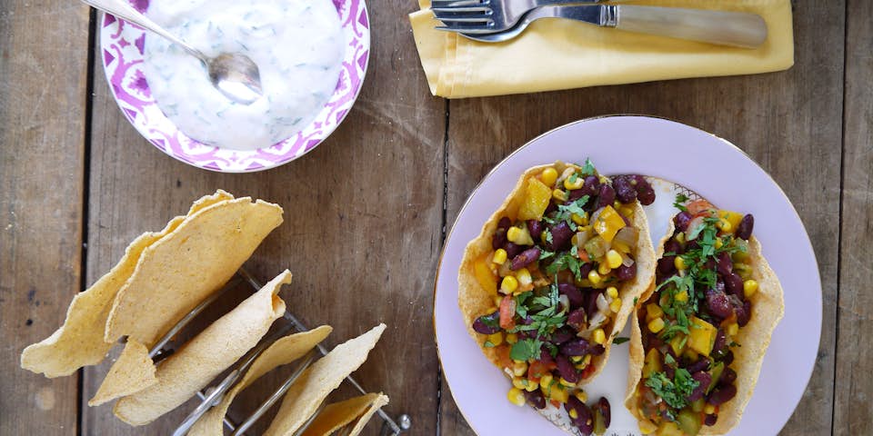 2582 Chili Sin Carne Met Muntyoghurtsaus En Maistortillas