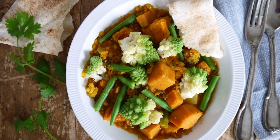 3321 Indiase Curry Met Zoete Aardappel Romanesco Rode Linzen En Libanees Flatbread