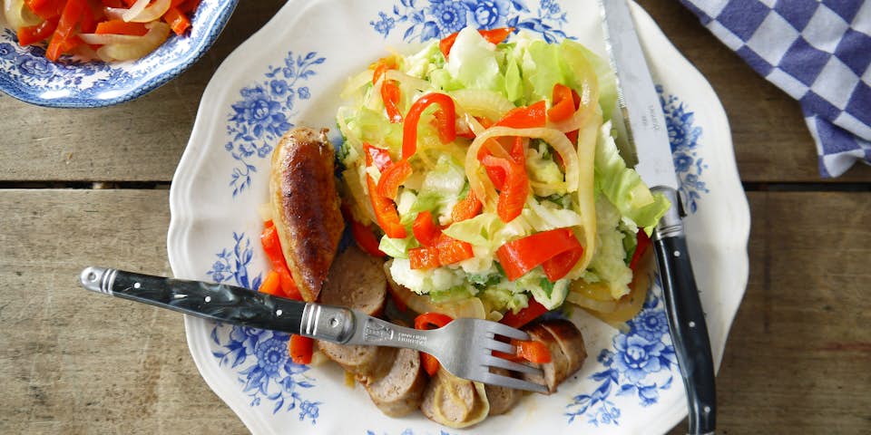 3334 Braadworst Met Andijviestamppot En Gestoofde Paprika En Ui