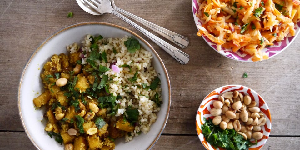 3498 Kokoskoolraap Met Bulgur Regenboogwortelsalade En Muntyoghurt