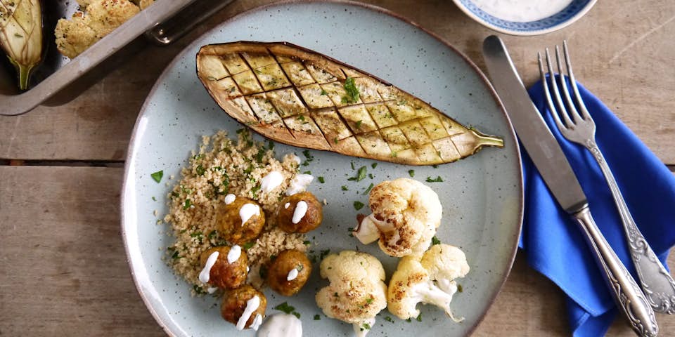 BOON falafal met couscous en geroosterde aubergine en bloemkool | Maaltijdbox recepten