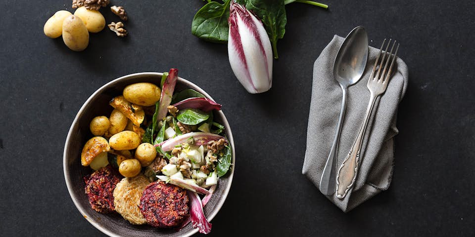 Groentemedaillons Sparc Kitchen met koolrabi roodlof salade | Maaltijdbox recepten