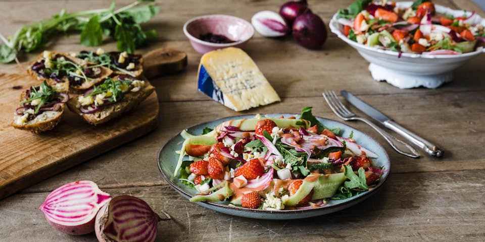 Aardbeiensalade met koolrabi en sperziebonen | Maaltijdbox recepten