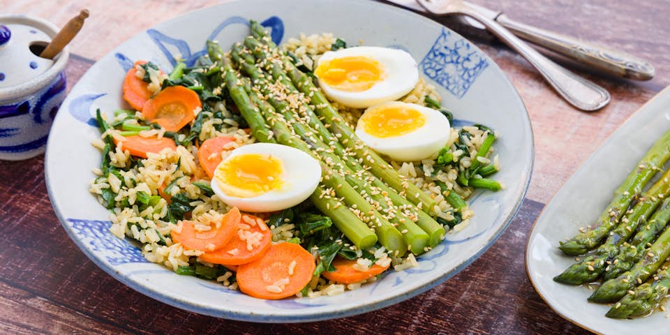 Japanse groene asperges met amsoi sesam gebakken rijst en ei | Maaltijdbox recepten