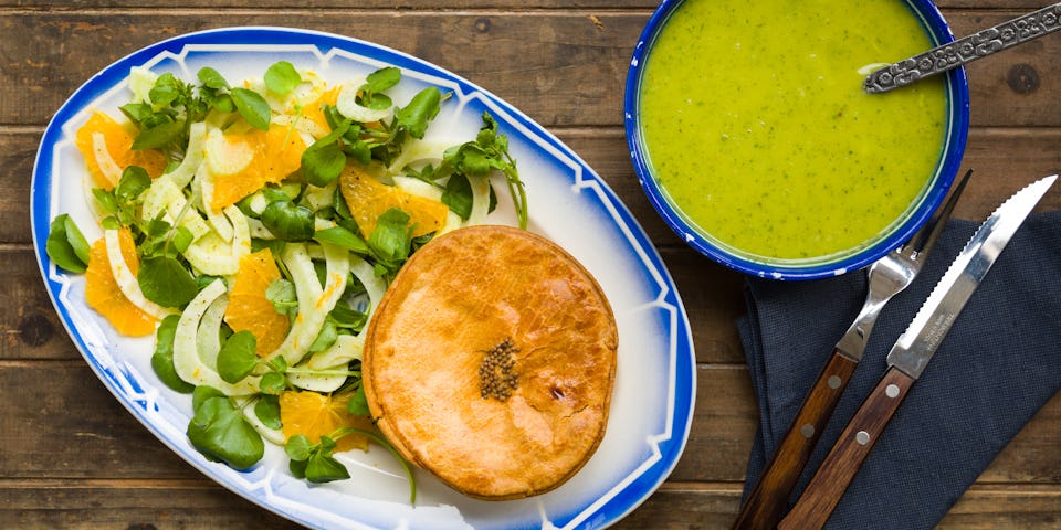 Wk 26 VGN Linzenpie van Pom Pie met waterkers wortelpeterseliesoep en frisse venkel sinaasappelsalade