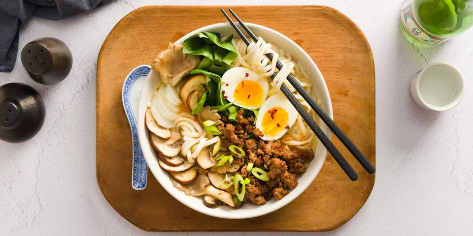 Wk 3 Ramen met rundergehakt een eitje paksoi en paddenstoelen