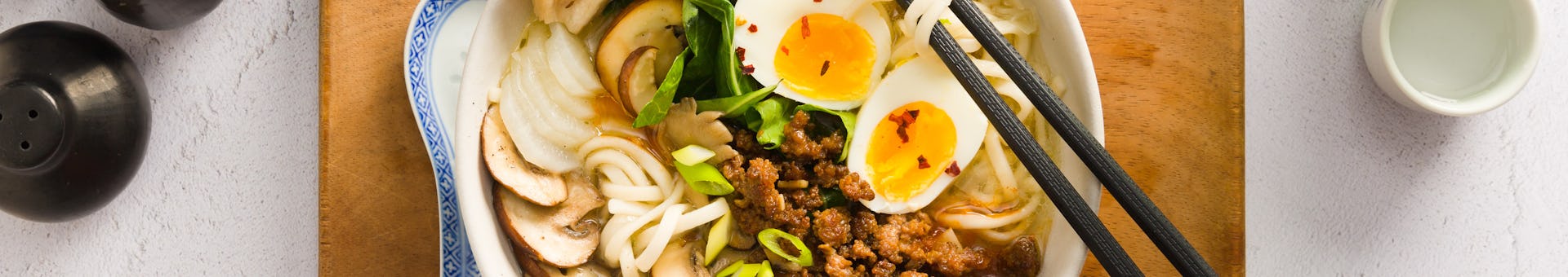 Ramen met rundergehakt een eitje paksoi en paddenstoelen | Maaltijdbox recepten