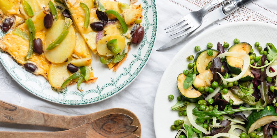 Tortilla de patatas met groene paprika en ensalada verde recept | Maaltijdboxen recepten