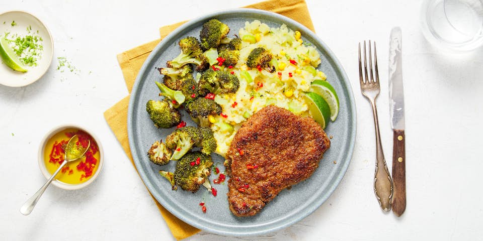 Varkensschnitzel met mais aardappelpuree en broccoli met chili limoenolie | Maaltijdbox recepten