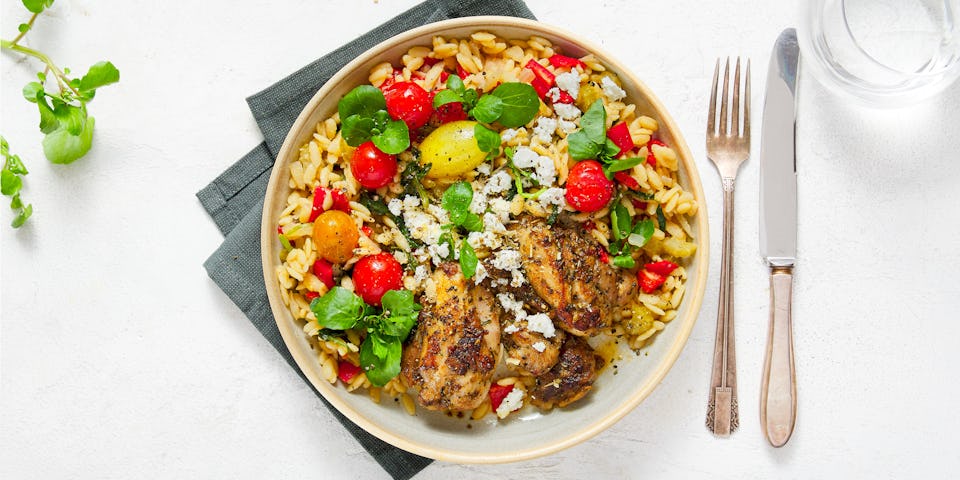 Wk 38 Kipgyros en orzo met paprika waterkers tomaatjes en feta