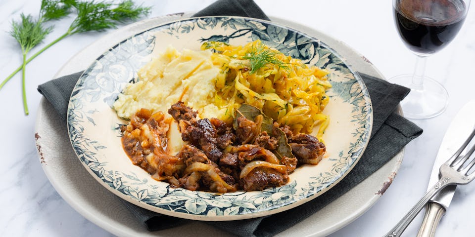 Wk 5 Vegan hachee met Oosterse gesmoorde spitskool en puree