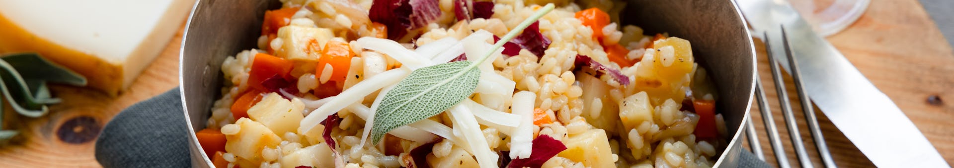 Wk 50 Knolselderij salie risotto met roodlof yacon en Dartelaar geitenkaas