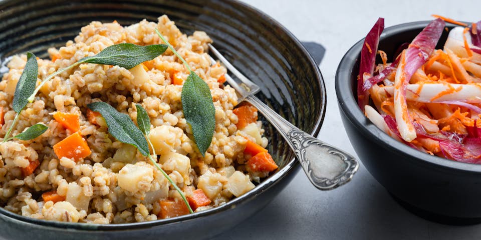 It is not grated cheese met Hollandse risotto van parelgort met een salade van roodlof en yacon | Maaltijdbox recepten