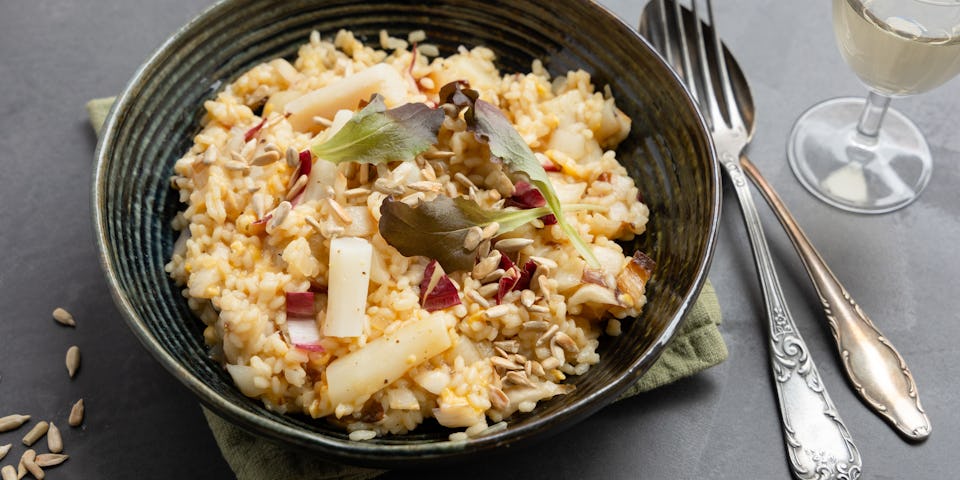 Risotto met schorseneren roodlof zonnebloempitjes en mosterdbladsla | Maaltijdbox recepten