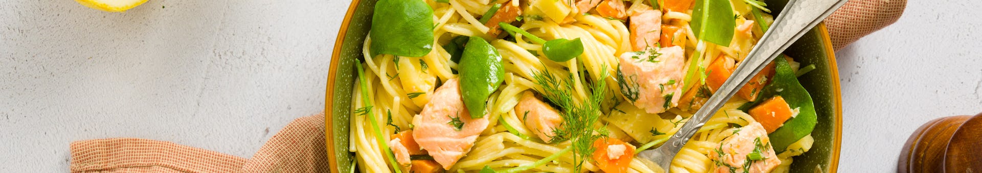 Romige zalmpasta met bataat pastinaak winterpostelein en dille | Maaltijdbox recepten